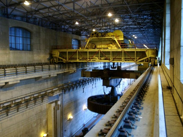 Рисунок 4 — Испытание подкрановых консолей Жигулевской ГЭС