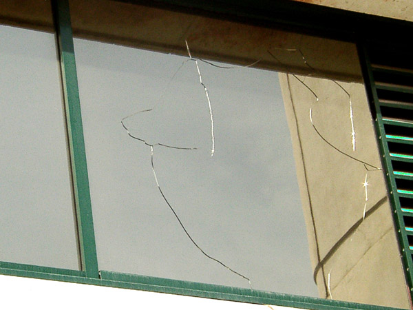 Рисунок 1 — Разрушение стекла от температурных напряжений